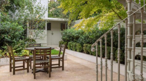 Elegant 3-bed flat with private garden in Notting Hill, West London